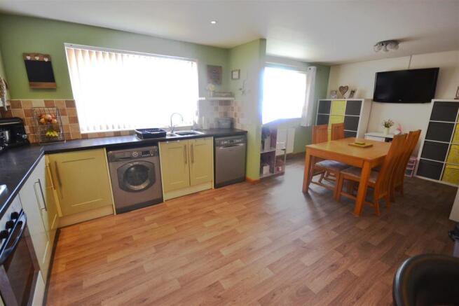 kitchen 111.jpg