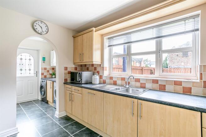 KITCHEN/UTILITY ROOM