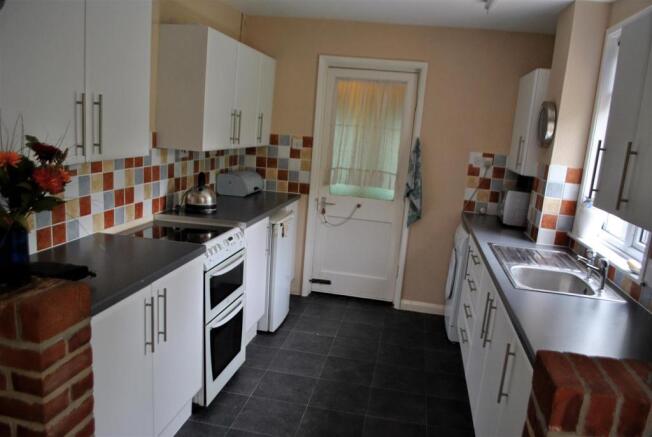 FITTED KITCHEN/DININ