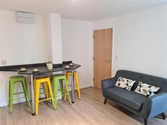 Fl 17 Dining Area.jpg