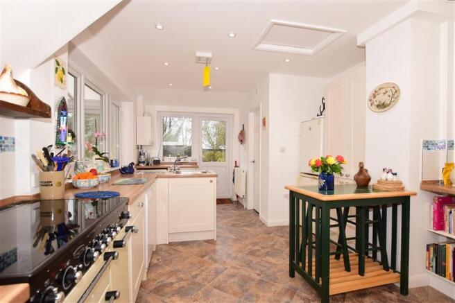 Kitchen/ Breakfast Area