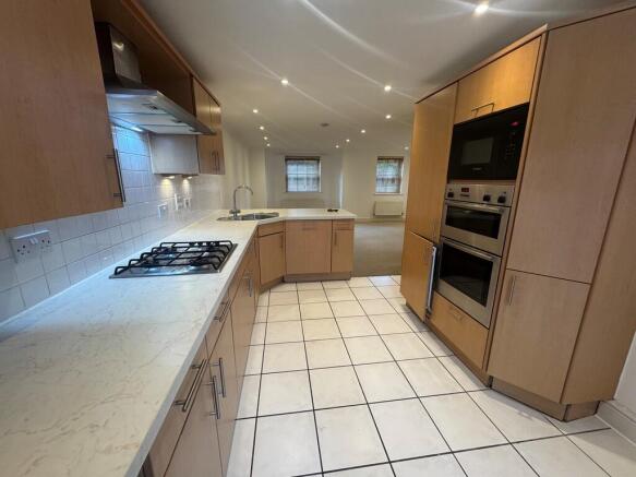 16 Sandfield Cour...