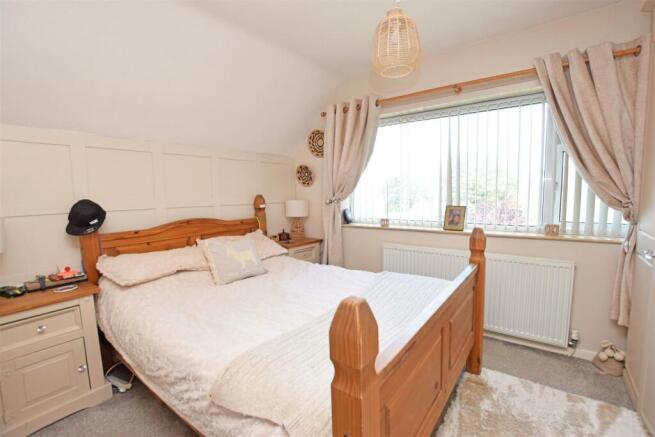 Bedroom 1.JPG