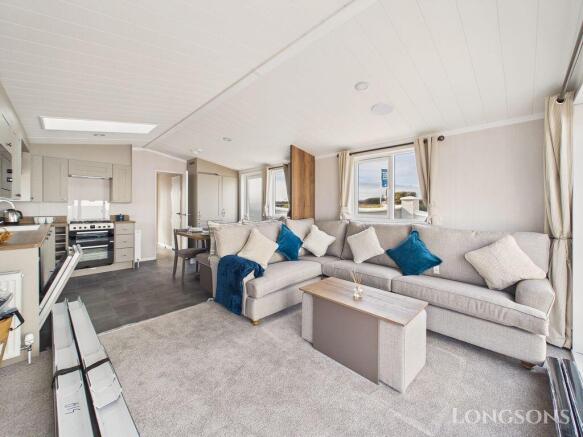 Cam02173g0 Pr0353 Still022