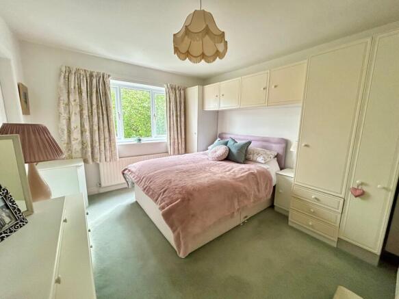 4 bed Detached for sale Image 12