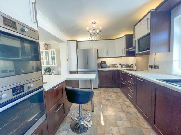 Fitted Kitchen/Breakfast Room