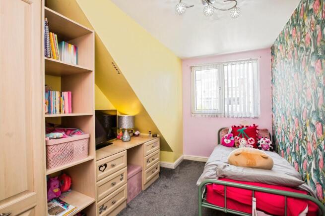 4 bed Semi-Detached for sale Image 12