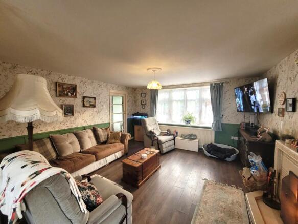 5 bed Detached for sale Image 9