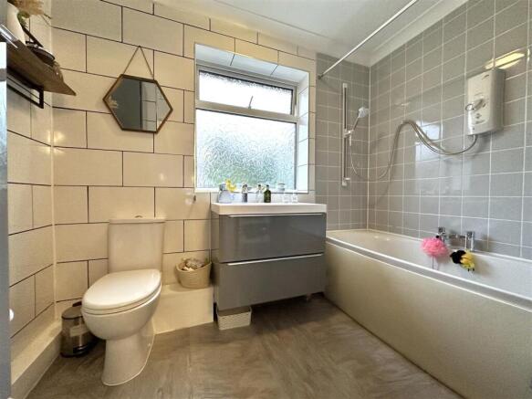 Modern Family Bathroom 608