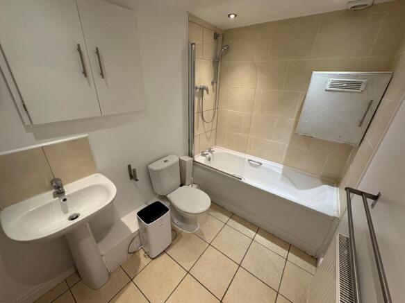 3 bed Terraced to rent Image 10
