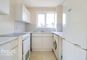21, Isabella Close, London N14 5QQ