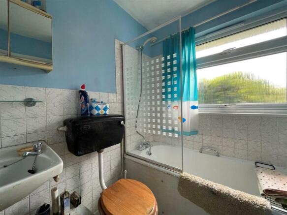 Bathroom.jpg