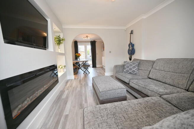 4 bed Detached for sale Image 5