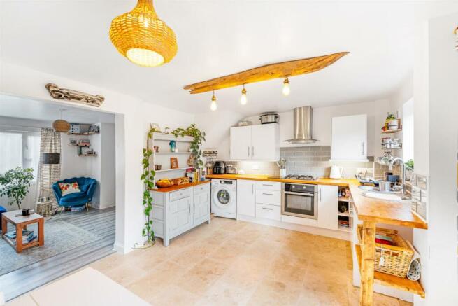 Kitchen 1.jpg