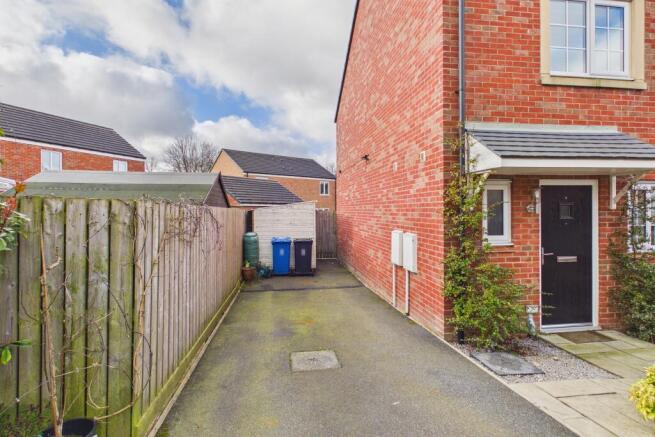 CAM04201G0-PR0156-STILL004