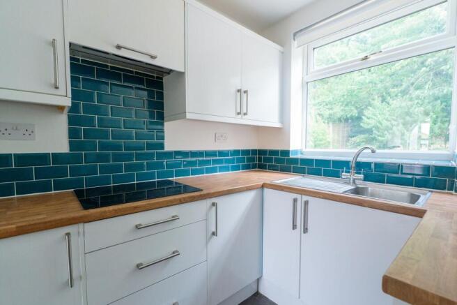 3 bed Semi-Detached to rent Image 5