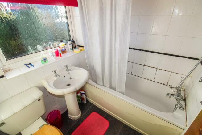 BATHROOM/W.C.