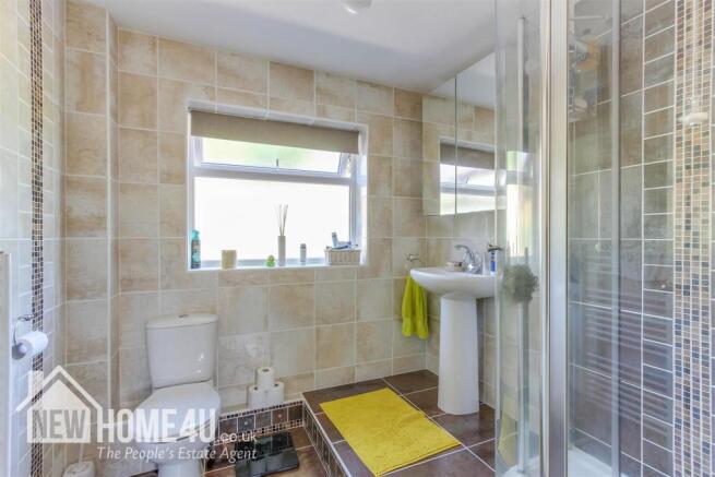 SHOWER ROOM: