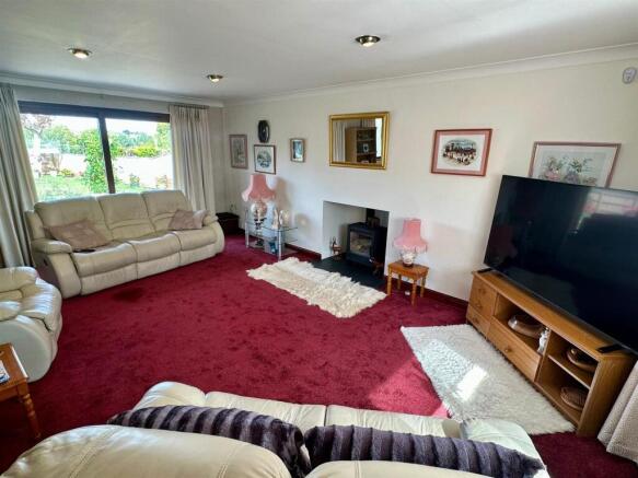 WhatsApp Image 2025-09-05 at 12.07.36_b4fe27d7.jpg