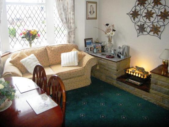 Front Lounge Pic1