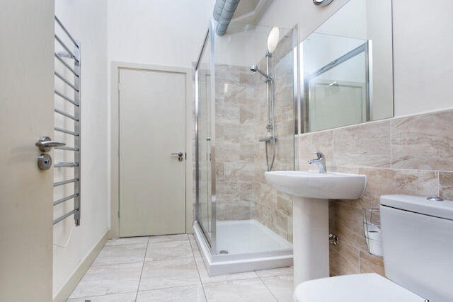 2 bed Apartment to rent Image 9