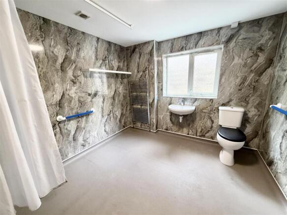 4 bed Detached Bungalow for sale Image 10