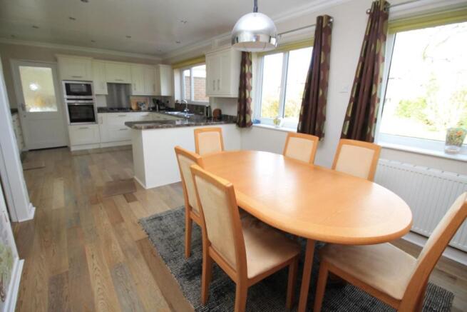 LIVING KITCHEN