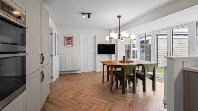 4 bed Detached for sale Image 6