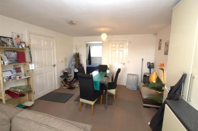 1 bed Apartment to rent Image 4