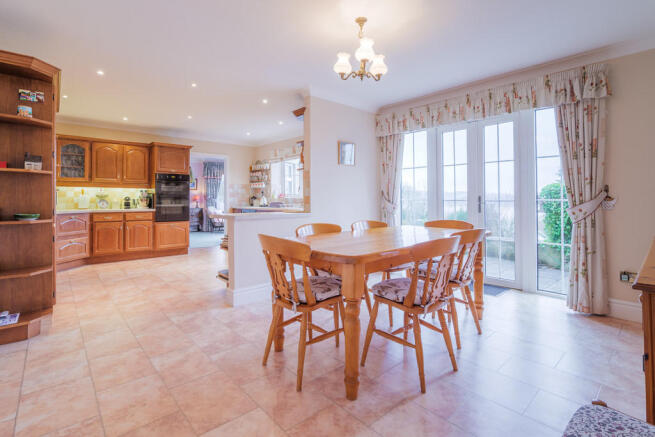 Kitchen / Breakfa...
