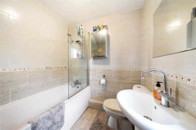 3 bed Apartment for sale Image 8