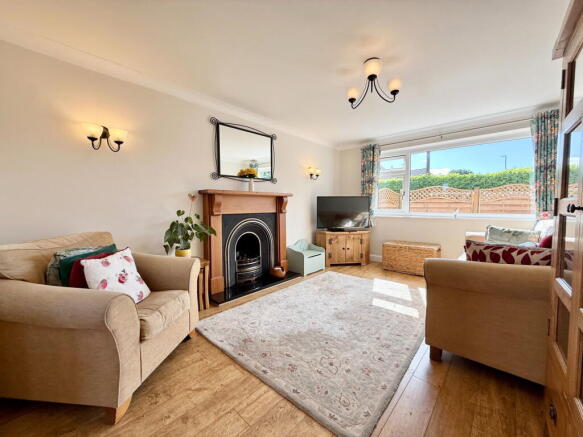 5 bed Detached for sale Image 4