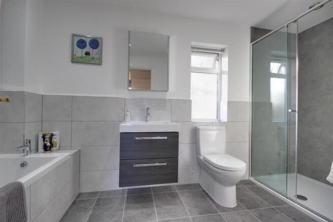 En-Suite Bathroom
