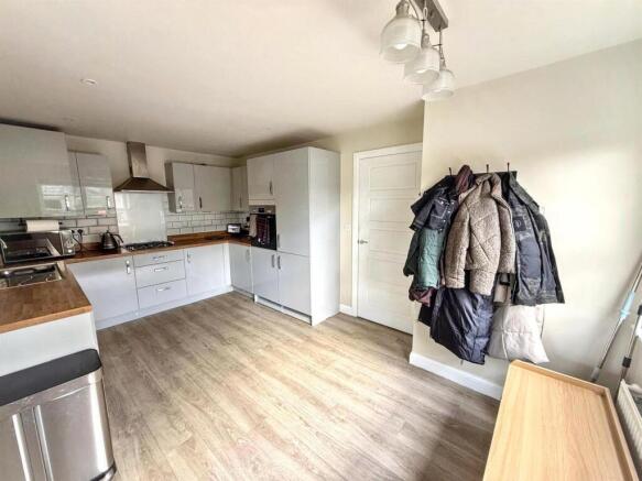 3 bed Detached for sale Image 6