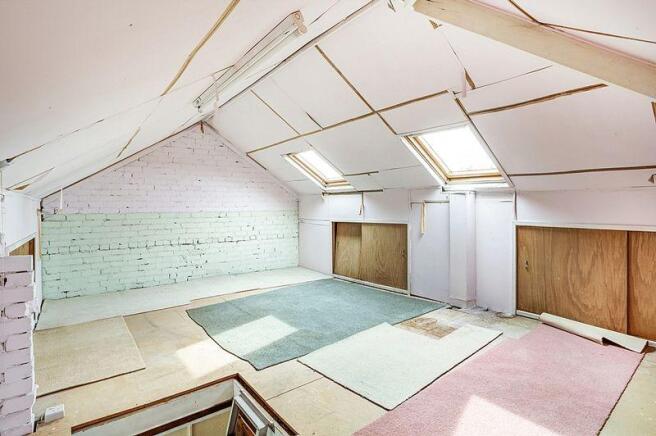 LOFT ROOM 