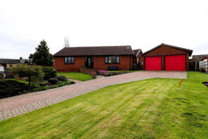 Lane End, Minsthorpe Lane, South Elmsall, Pontefract WF9 2AU