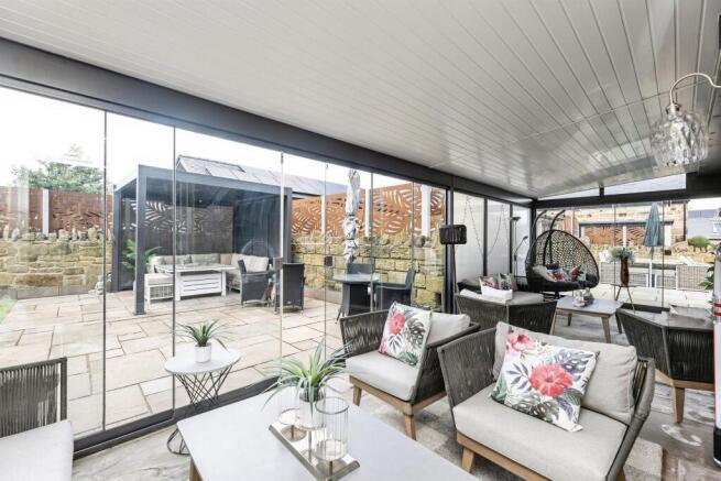 5 bed Detached for sale Image 9