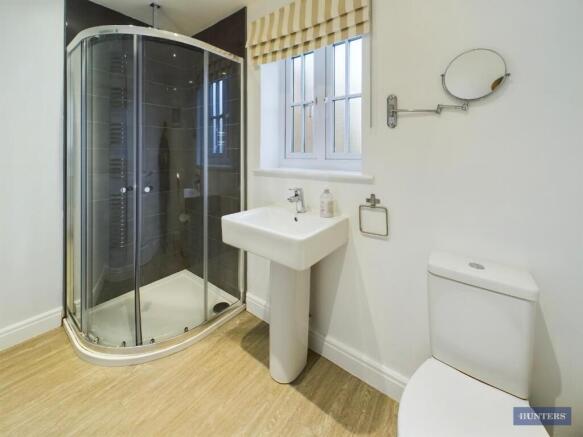 4 bed Detached for sale Image 11