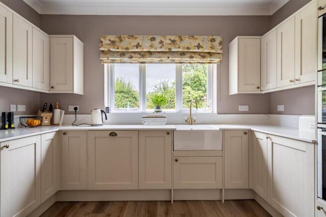 5 bed Detached for sale Image 5