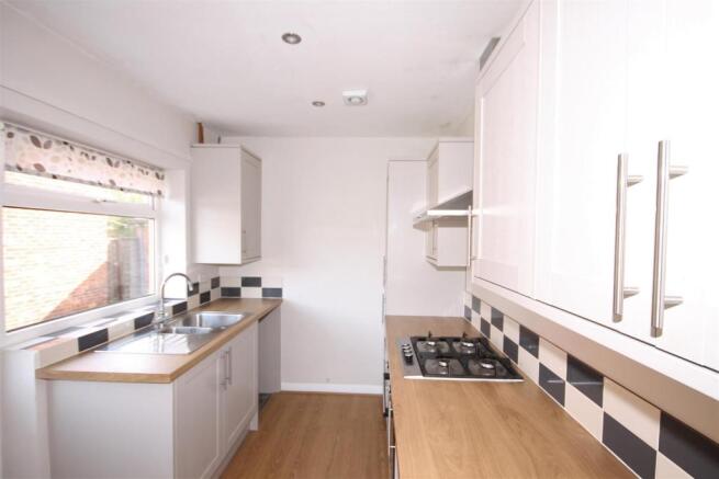 FITTED KITCHEN