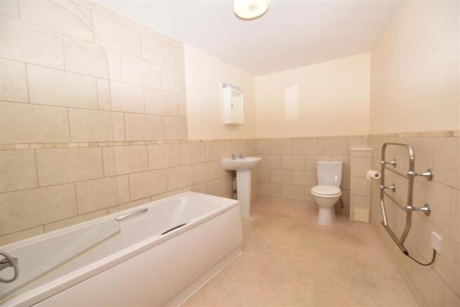 BATHROOM/WC