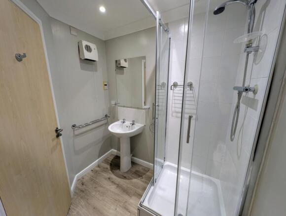 2 bed Flat to rent Image 10