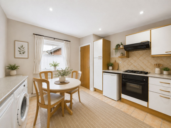 Please note: This image have been digitally enhanced to illustrate the decorative potential of the property. The room layout and structural features remain unchanged.