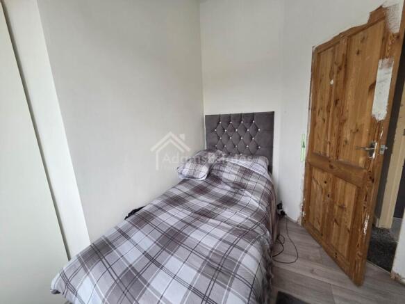 4 bed Semi-Detached to rent Image 9