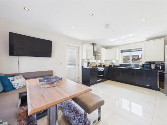 Fabulous Open Plan Dining Kitchen