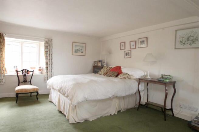 bedroom1.jpg