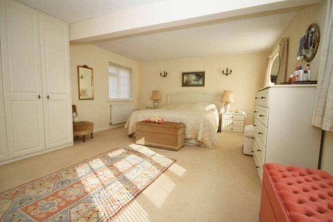 Bed 1 photo 1