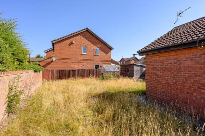 2 bed Detached Bungalow for sale Image 12