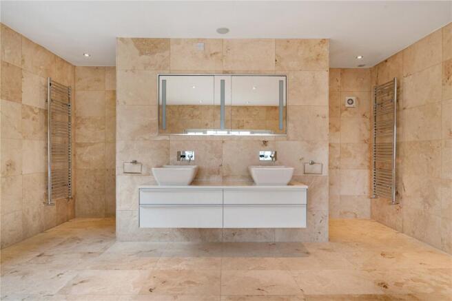 6 bed Detached for sale Image 11