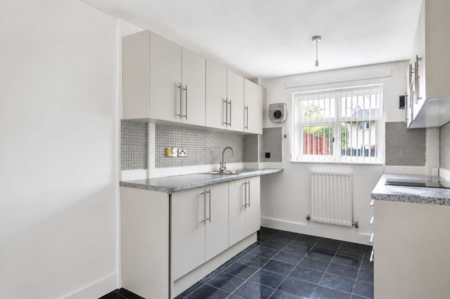 3 bed Semi-Detached to rent Image 5